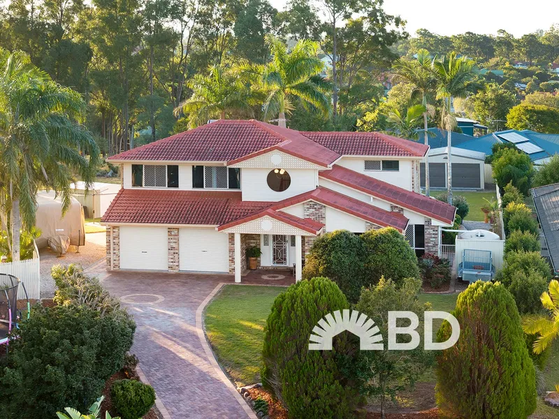 Family Retreat with Scenic Views in Narangba