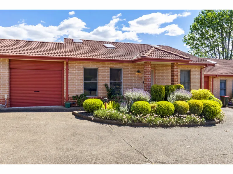 LARGE SINGLE LEVEL VILLA