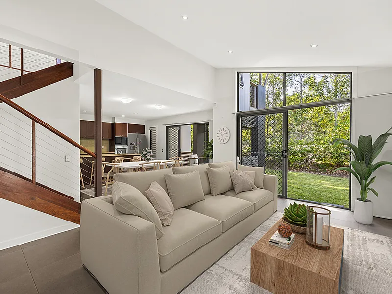 'GRAND MANORS' RESORT STYLE LIVING - VACANT AND READY TO MOVE INTO!