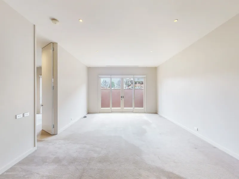 Stylish Three Bedroom Apartment in the Heart of Toorak