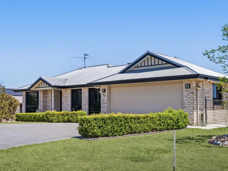 ELEGANT HOME WITH DUCTED AIR-CONDITIONING AND BIG SHED ON HALF AN ACRE