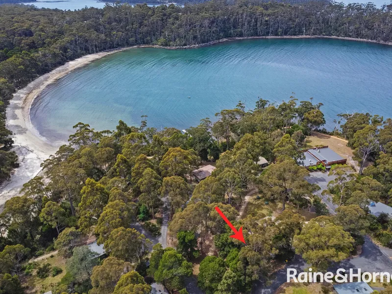 STEWARTS BAY LODGE - 2 BDRM LOG CABIN