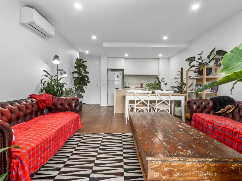 LUXE QUALITY GROUND FLOOR APARTMENT