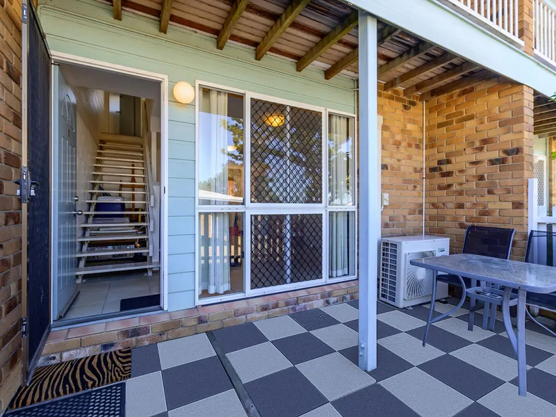 TIDY TOWNHOUSE WITH VIEWS