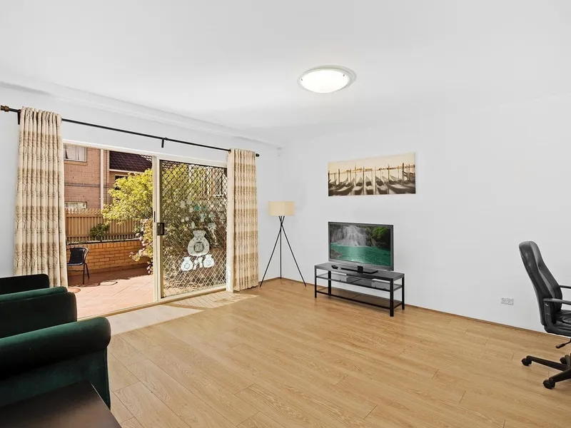 Stylish Two-Bedroom Unit with Private Courtyard