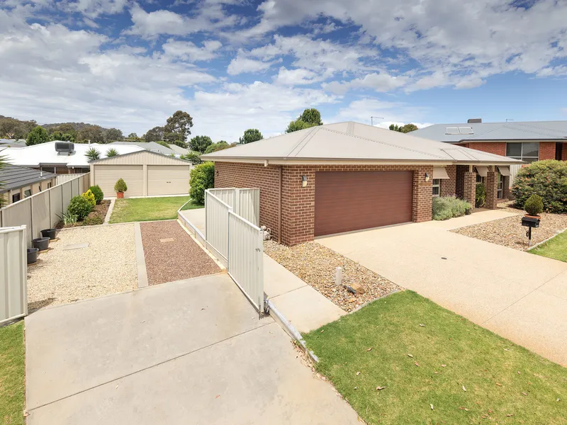 LENEVA - Caravan Space, 6 x 6 Metre Shed