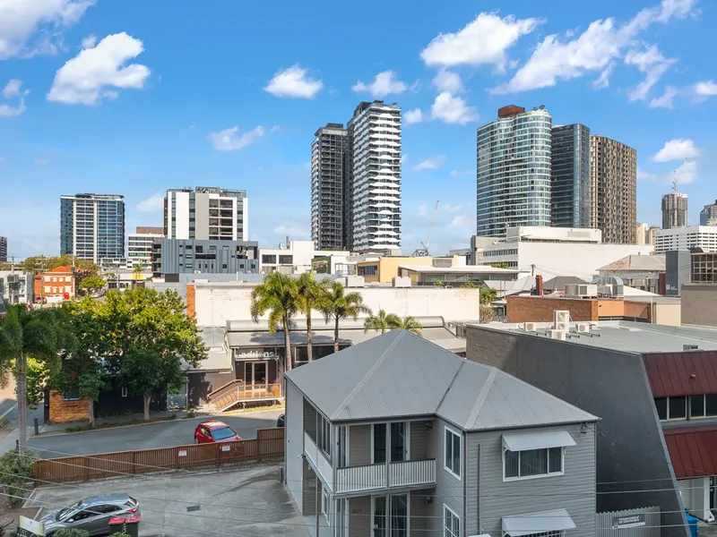 Vacant Possession - Motivated Seller, Must Be Sold!