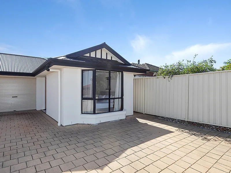 SPACIOUS COURTYARD HOME IN TRENDY HENLEY BEACH!