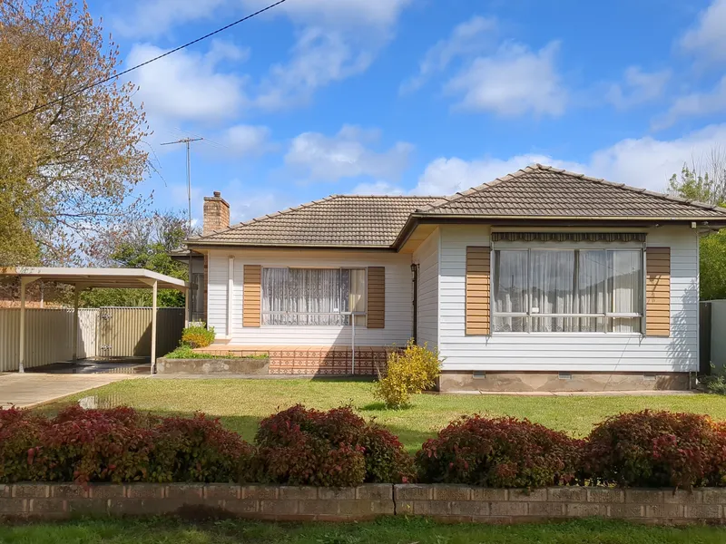 Great Location Walk to Shopping Centre