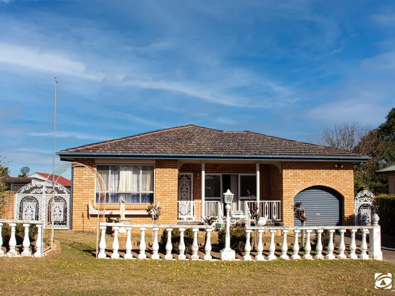 Three-bedroom brick veneer family home set in a quiet North Muswellbrook street.