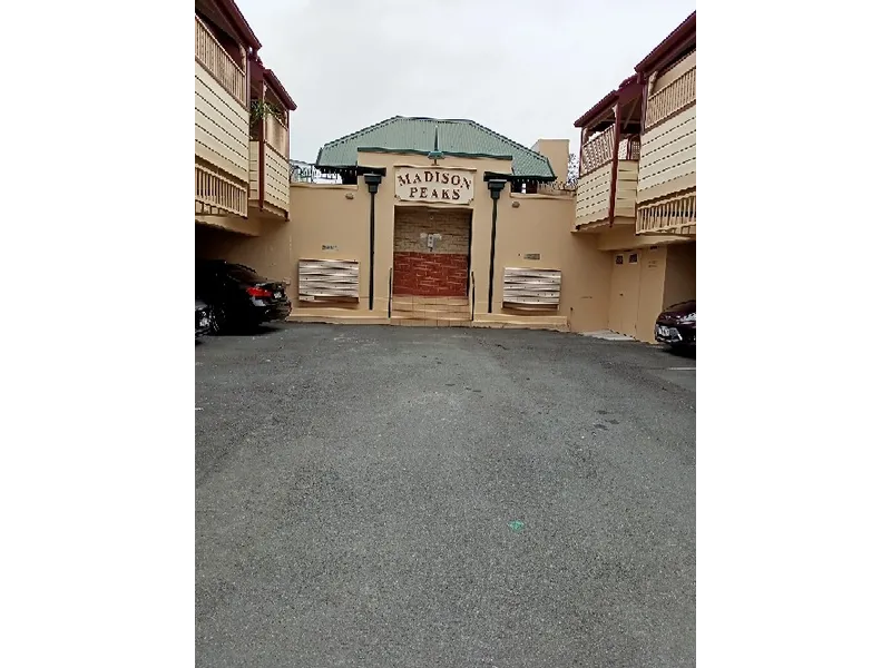 Fortitude Valley 1 BED 1 BATH 2 LEVEL UNIT PARKING FRIDGE WASH MACHINE