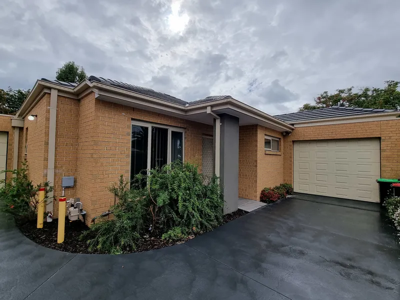 NEAR NEW SINGLE STOREY HOME