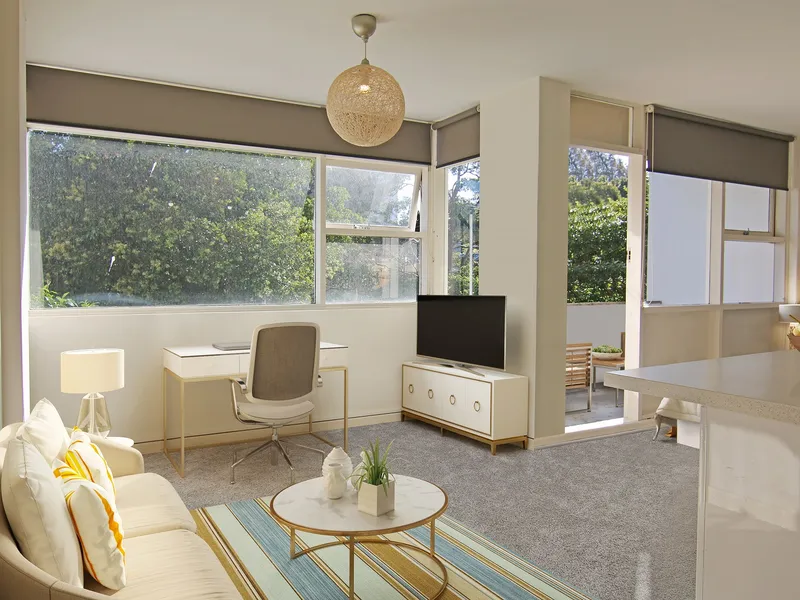 BRIGHT, STYLISH STUDIO IN CONVENIENT LOCATION