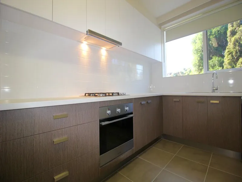 VIEW VIDEO INSPECTION Like a little house.. Renovated bathroom & kitchen at Beach end of Robe St - IMMEDIATE  private inspection