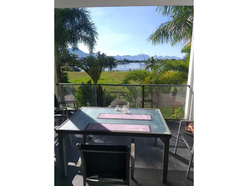 LARGE RESIDENTIAL APARTMENT WITH INCOME