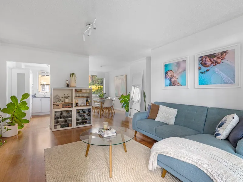 SHE'S A STUNNER! WHOPPER 100m2!