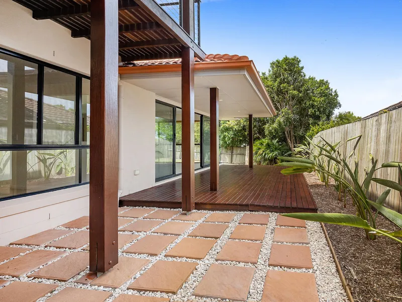 Great family home walking distance to school!