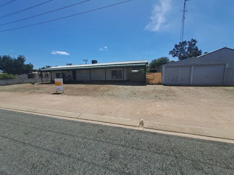 Neat 3 Bedroom Home on Corner Allotment with ducted Evaoprative Airconditioning and roller shutters