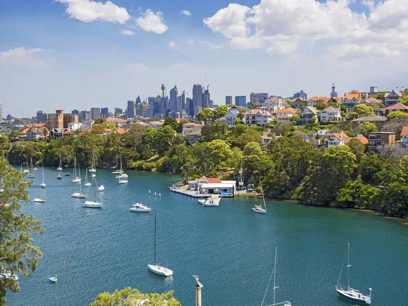 NYE FIREWORKS VIEWS OVER SPARKLING MOSMAN BAY