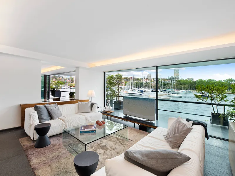 Lifestyle Excellence in an Absolute Waterfront Setting