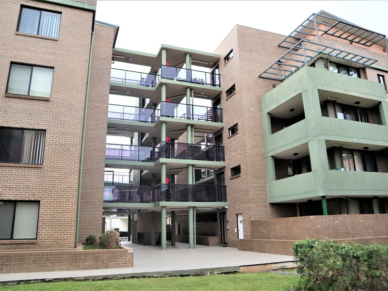 Well-Kept Two Bedroom Apartment in the Heart of Northmead. 