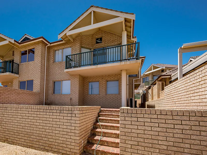 Private, Easy-Care Lifestyle