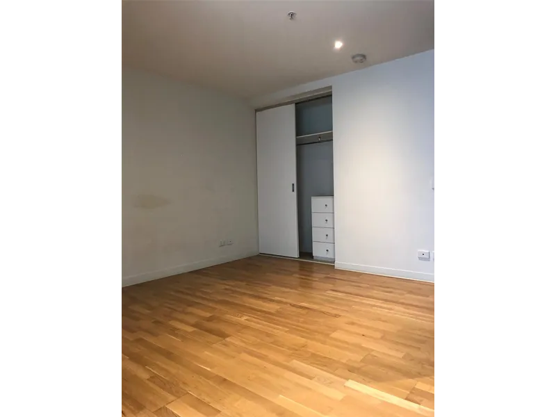 Superbly presented unfurnished one bedroom apartment is the ultimate in inner city living.