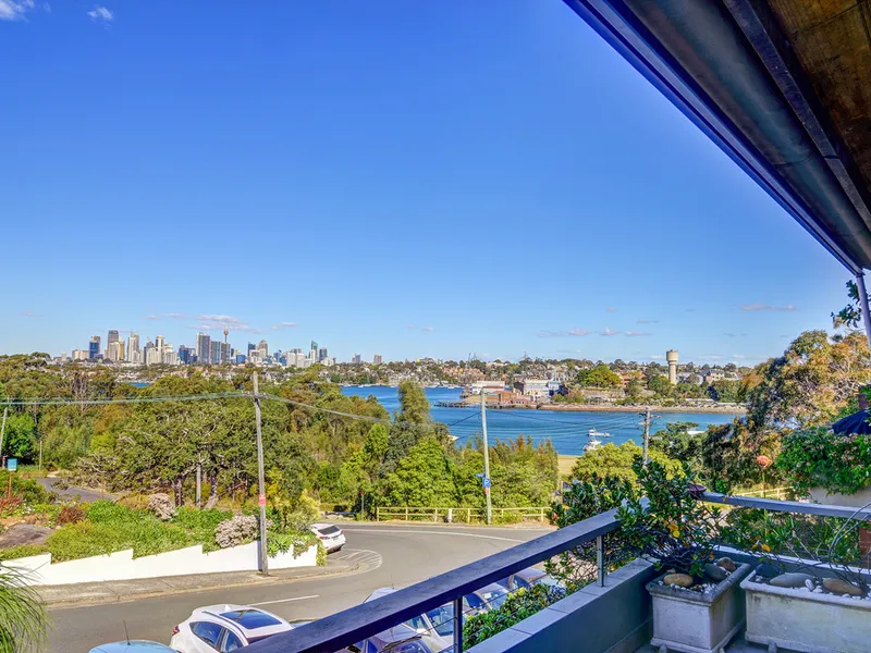 Peninsula apartment with Harbour Bridge and City skyline views