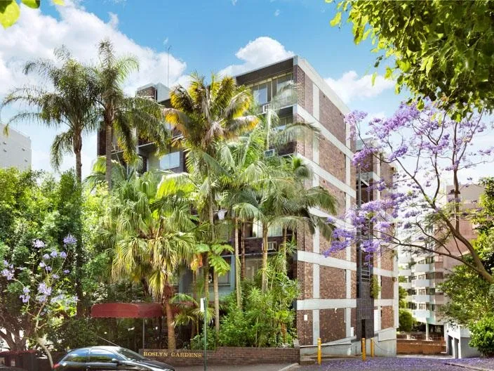 Studio in excellent location with leafy outlooks