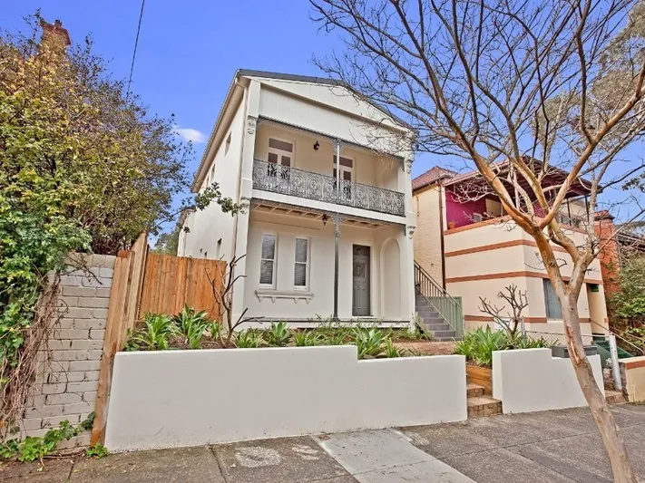 Superbly Renovated Apartment In Prime Location