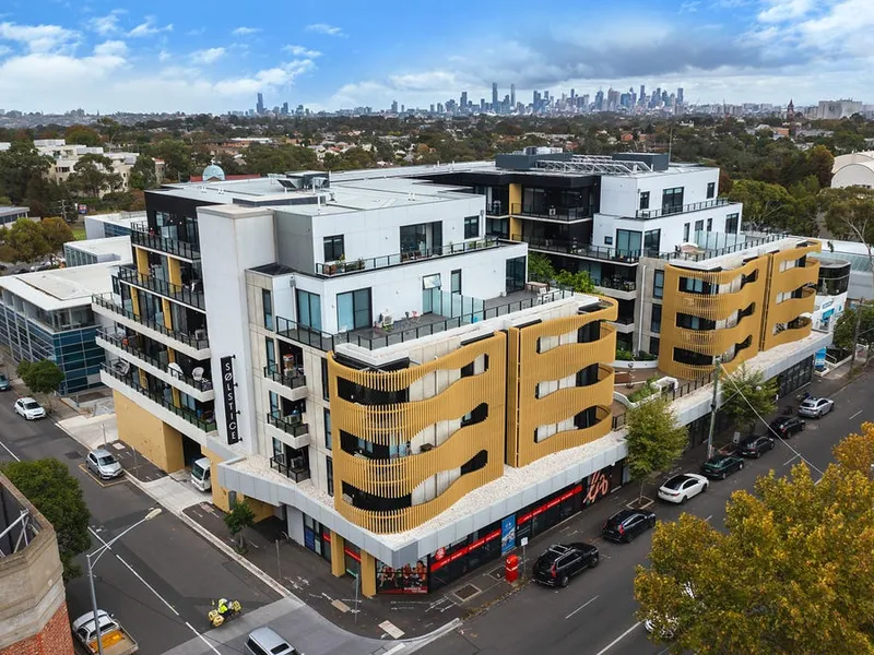 Elegant Huge 1 Bedroom (internal size: 52m2) High Level Apartment Bathed in Warm Morning Sun Perfect Location Short Walking Distance to All Facilities