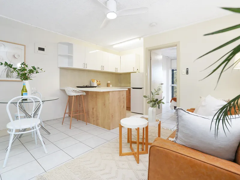 Everything you could want, directly opposite the foreshore!