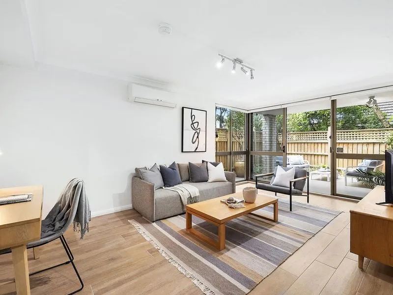 Beautifully Renovated Courtyard Apartment