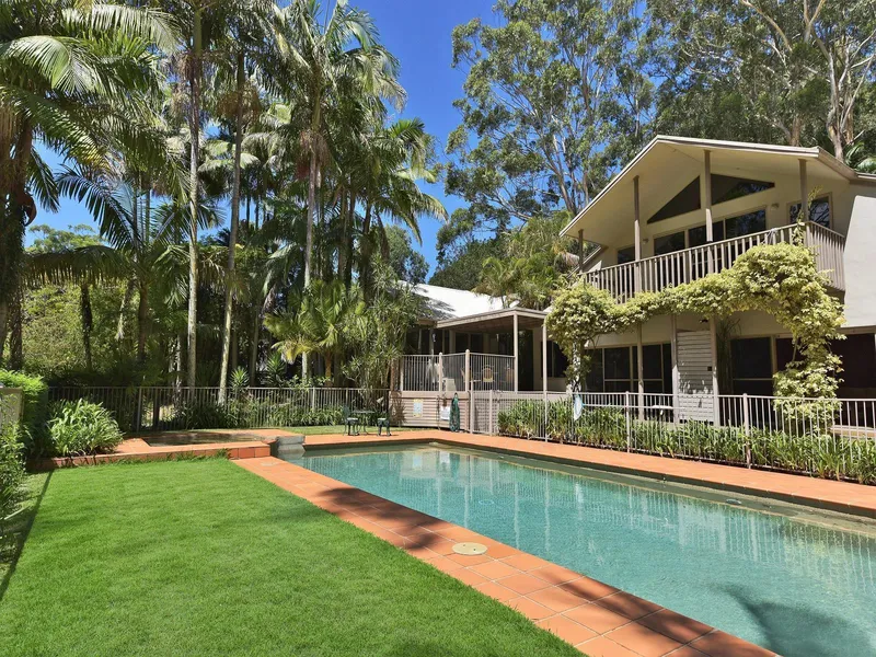 Fully furnished 8 bedroom family home
