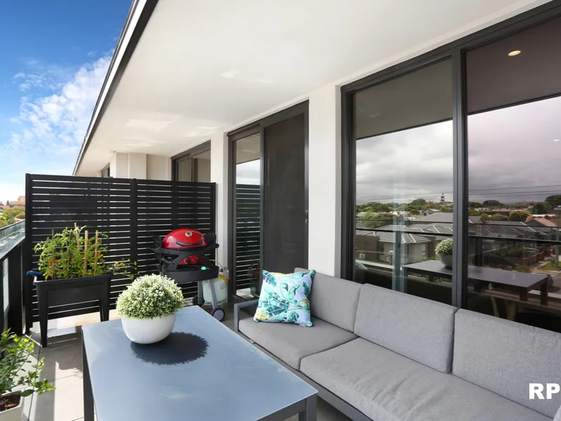 YOUR NEXT HOME AWAITS YOUR INSPECTION - STUNNING 3 BED/2 BATH/ 3 CARPARK PLUS HOME OFFICE