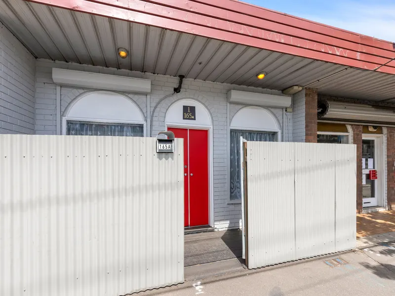 UNIQUE 2 BEDROOM IN A PREMIUM LOCATION