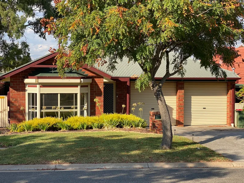 Rare Flat Double Garage Entertainer on 380m2