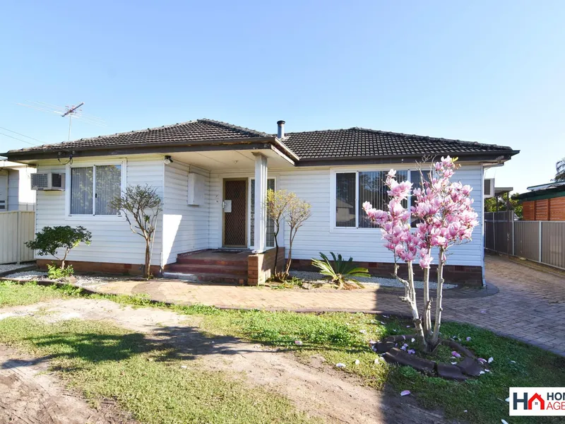 DELIGHTFUL 3 BEDROOM HOME !!!