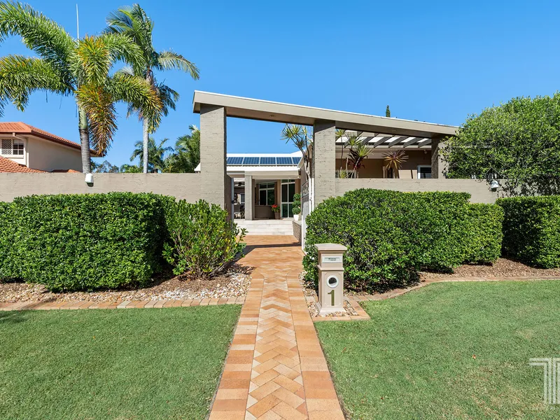 Fully Renovated in a Private Carindale Cul-de-sac