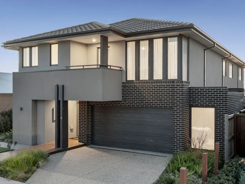 Sophisticated Family Living with Large Scale