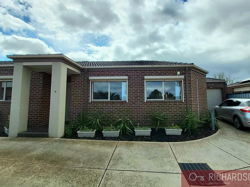 Immaculate 2 bedroom plus study residence