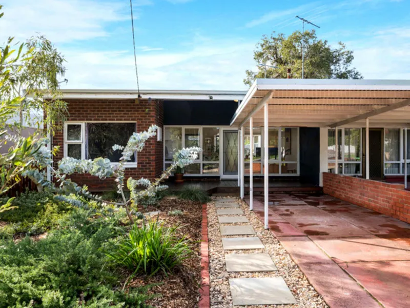 MID CENTURY SPACE & STYLE