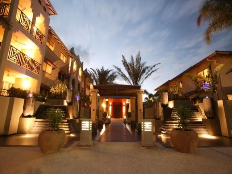 1 BEDROOM + SPARE ROOM FURNISHED APARTMENT OVERLOOKING POOL in RESORT STYLE COMPLEX!