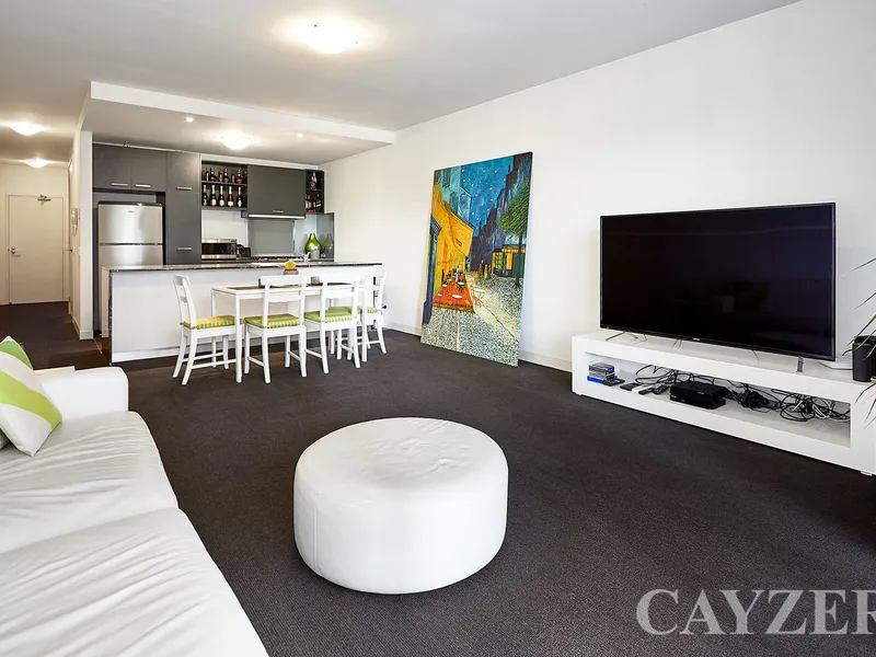 OVERSIZED LAKESIDE OPPORTUNITY