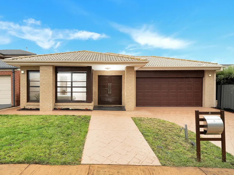 Impressive Family Living in Vibrant Point Cook!!
