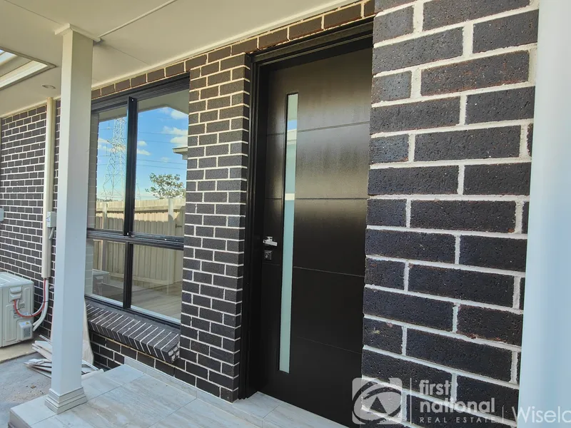 BRAND NEW 2 Beds Granny Flat – Separate Entry with Private Yard