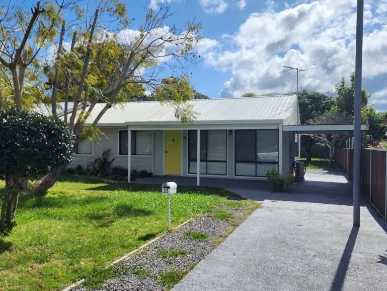 Available Now - Air Con, Ensuite, Built-in Robes and a huge backyard