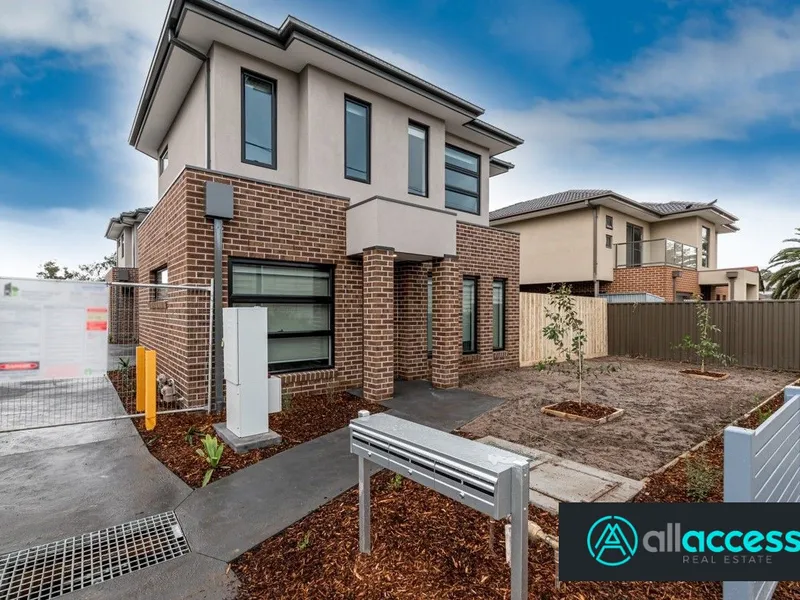 Allagents – Alltenants – Allaccess – Spacious, Immaculate, Walking Distance to Station