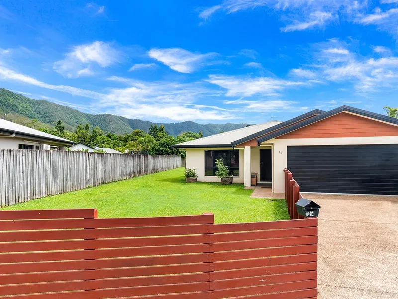 FAMILY HOME, POOL & SIDE ACCESS ON MASSIVE BLOCK