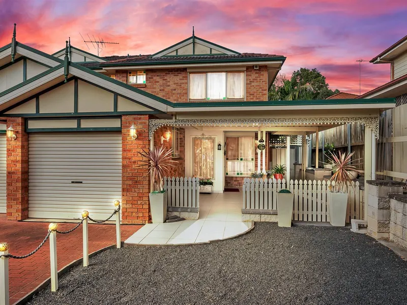 Large Duplex - Walk To Shopping - No Strata!